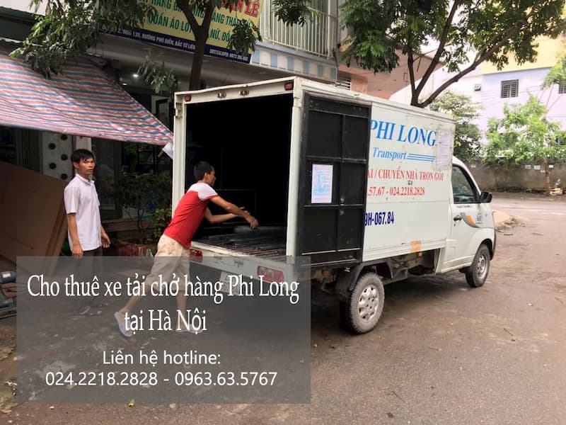 Xe tải chở hàng tết Phi Long phố Hàng Bún